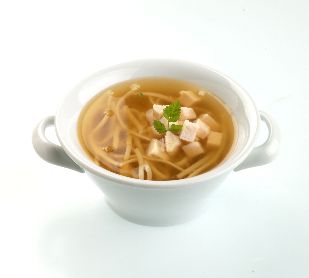 KLARE HÜHNERBOUILLON